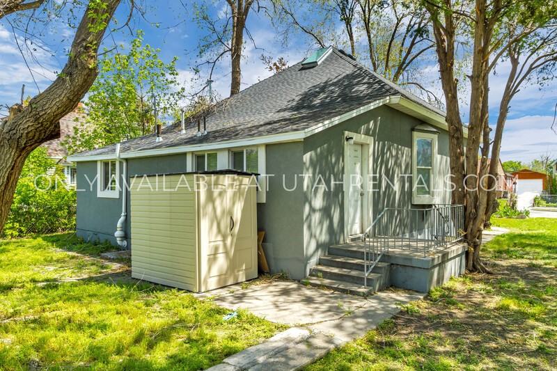 1032 S Jeremy St - Photo 4 of 29