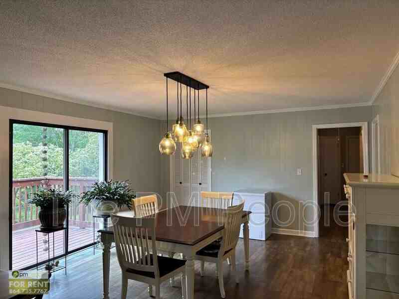 313 Katherine St - Photo 2 of 20