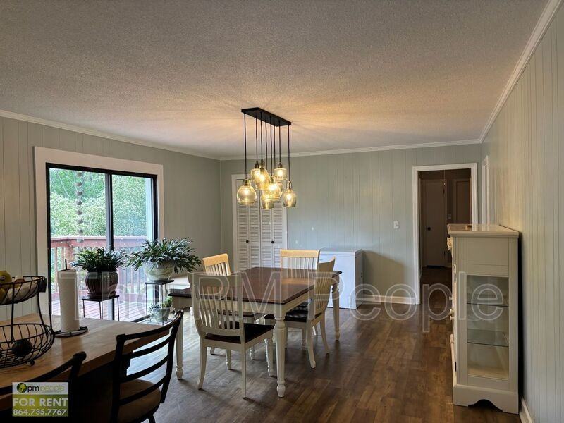 313 Katherine St - Photo 3 of 20