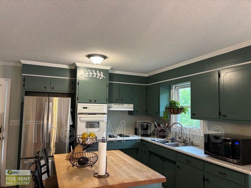 313 Katherine St - Photo 4 of 20