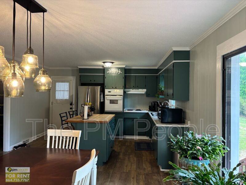 313 Katherine St - Photo 5 of 20