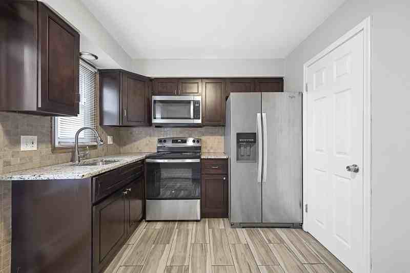 51623 Mound Rd - Photo 3 of 10