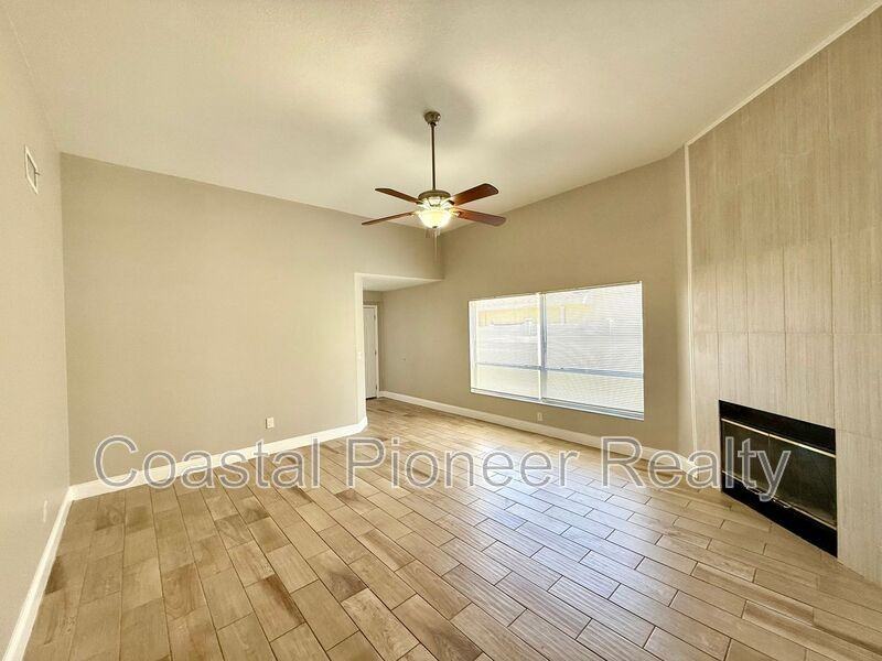 7048 Hollowell Dr - Photo 4 of 32