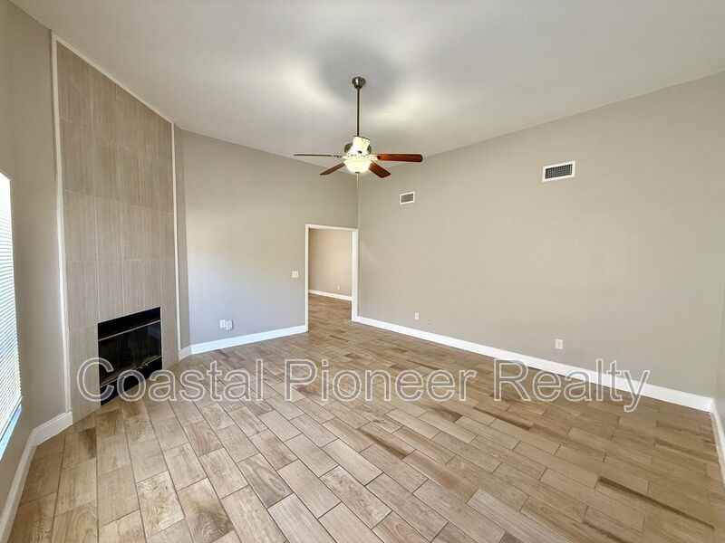 7048 Hollowell Dr - Photo 6 of 32