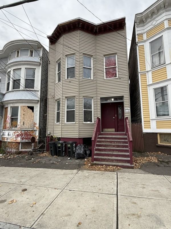 380 Orange St