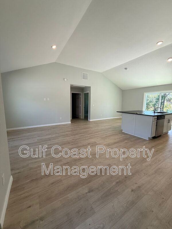 5080 S Chamberlain Blvd - Photo 4 of 28