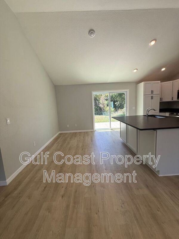 5080 S Chamberlain Blvd - Photo 7 of 28