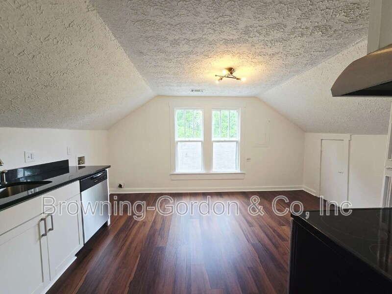 1218B Chester Ave - Photo 2 of 9