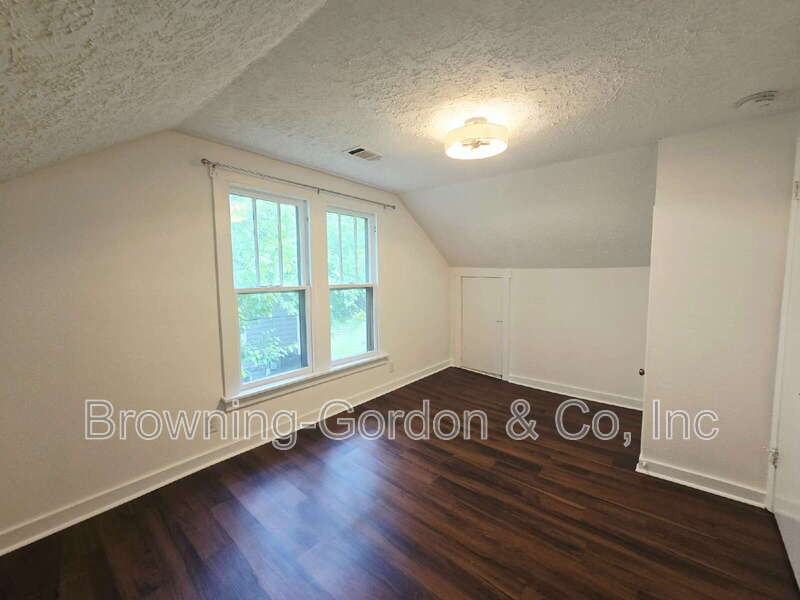 1218B Chester Ave - Photo 5 of 9