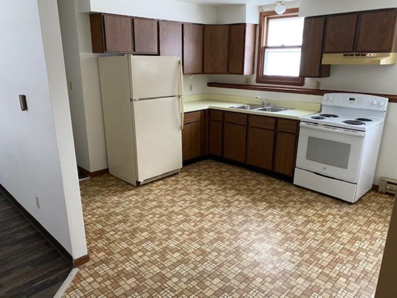 245 Egan St - Photo 3 of 7
