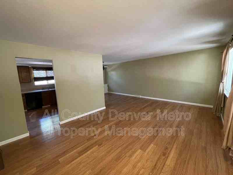 6534 Zinnia St - Photo 3 of 32
