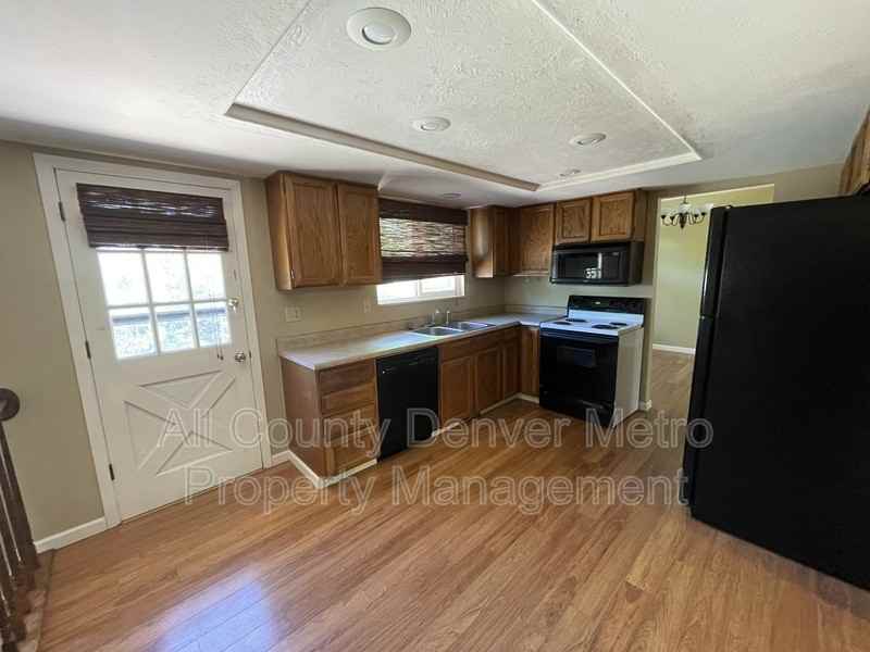 6534 Zinnia St - Photo 7 of 32