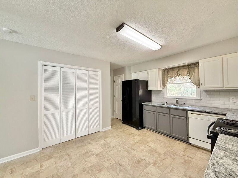 825 Rawls Dr - Photo 5 of 20