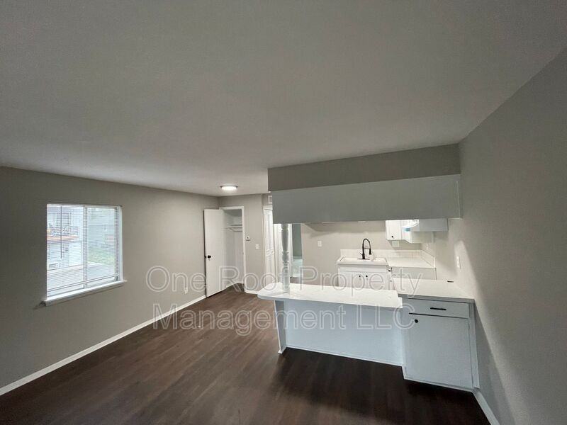 644 N 31st St #A - Photo 2 of 8