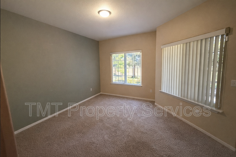 4200 E Commerce Way #1012 - Photo 5 of 12