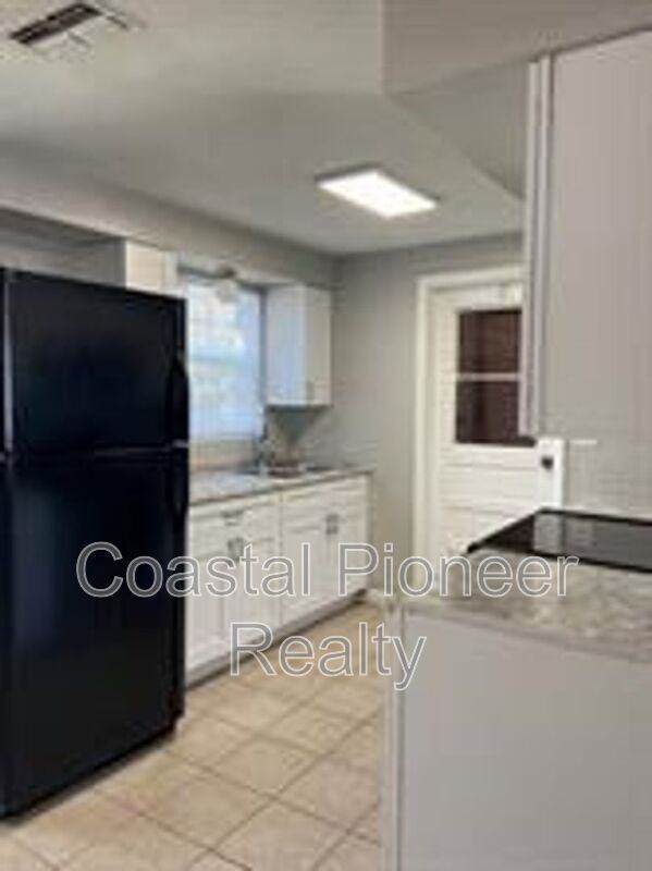 1633 Marengo Dr - Photo 2 of 12