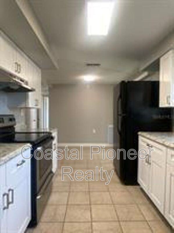 1633 Marengo Dr - Photo 3 of 12