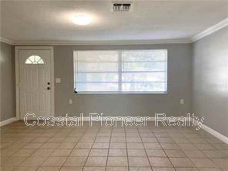 1633 Marengo Dr - Photo 4 of 12