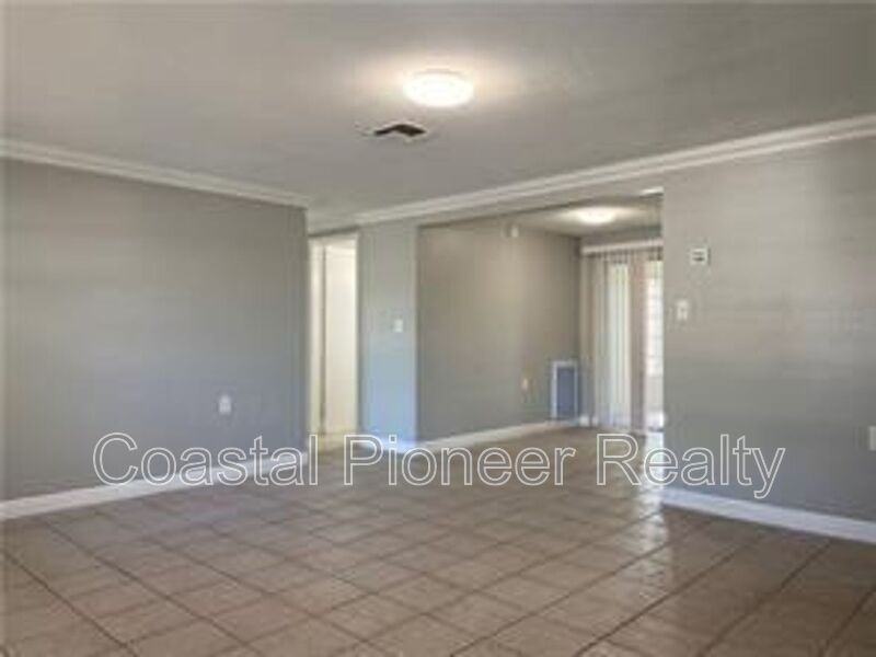 1633 Marengo Dr - Photo 5 of 12