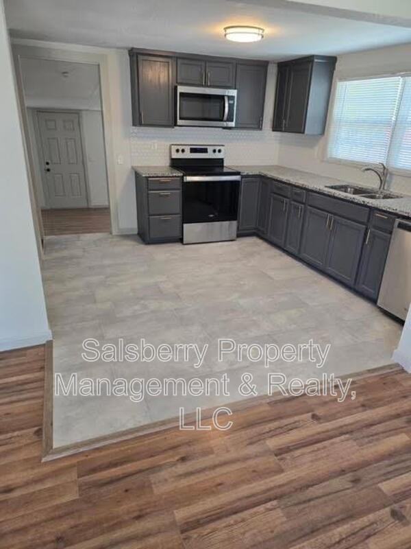 1100 Se 9th St - Photo 2 of 22