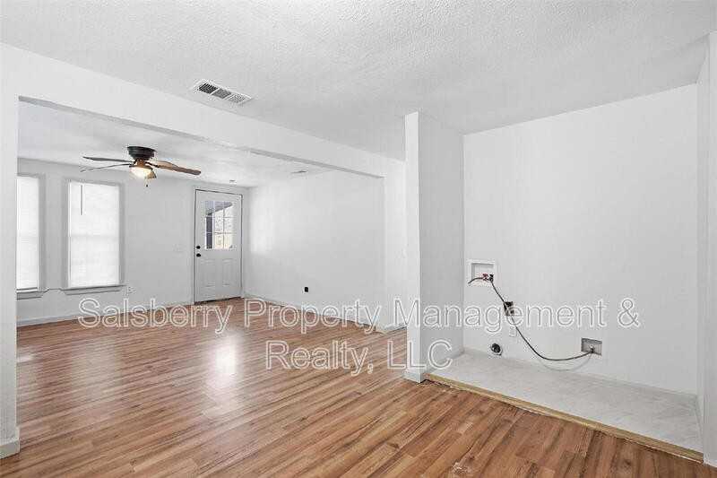 1100 Se 9th St - Photo 3 of 22