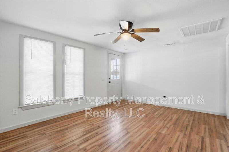 1100 Se 9th St - Photo 4 of 22