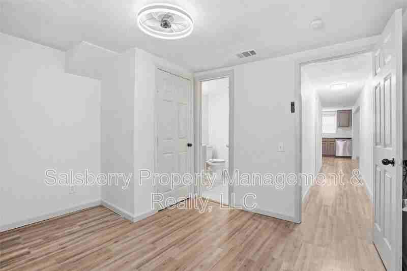 1100 Se 9th St - Photo 5 of 22