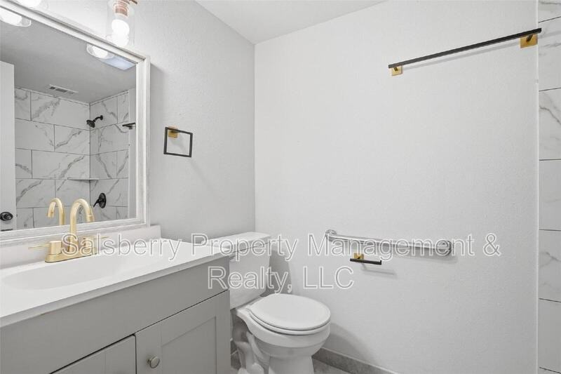 1100 Se 9th St - Photo 7 of 22