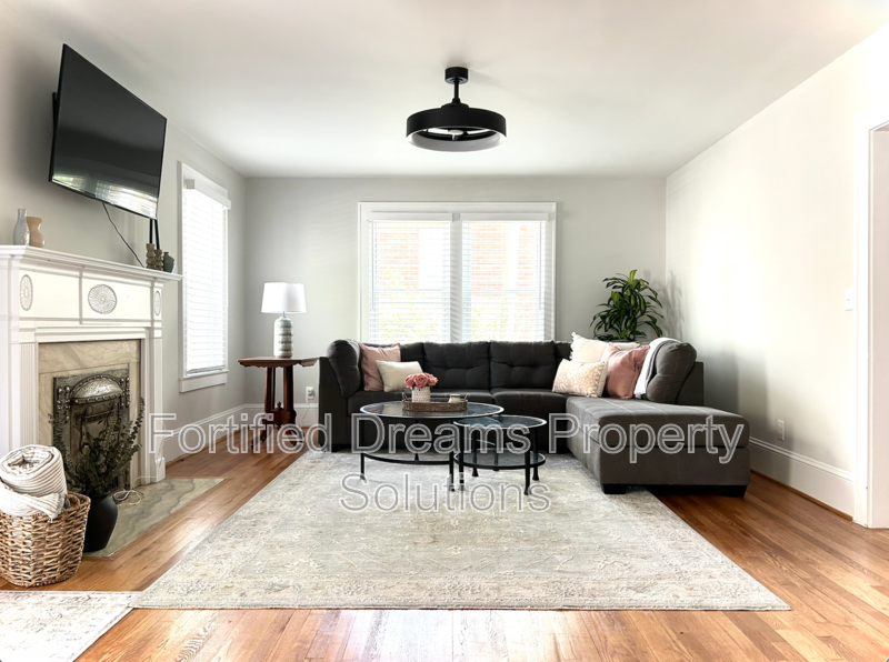 2240 Queen St - Photo 2 of 27