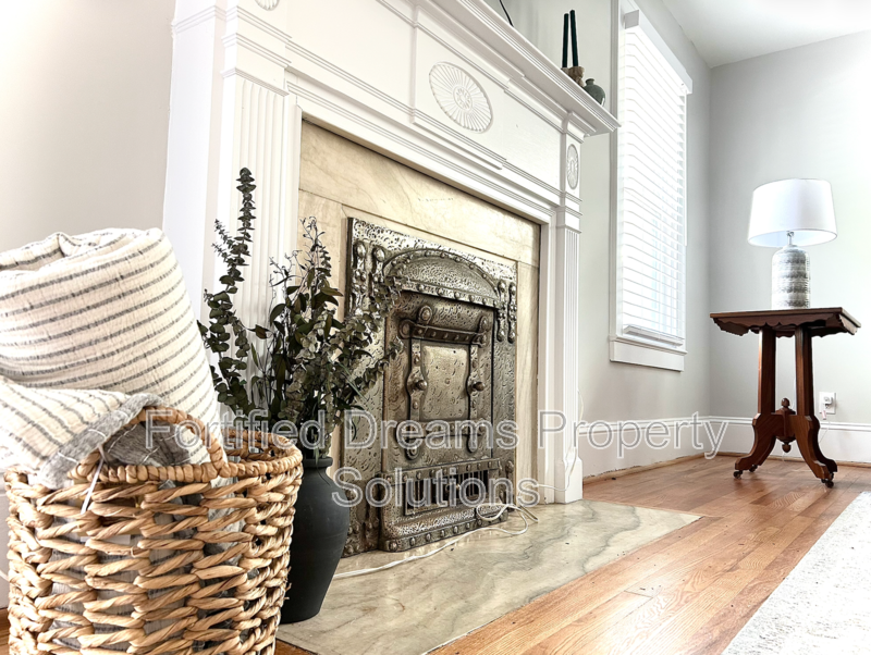 2240 Queen St - Photo 3 of 27