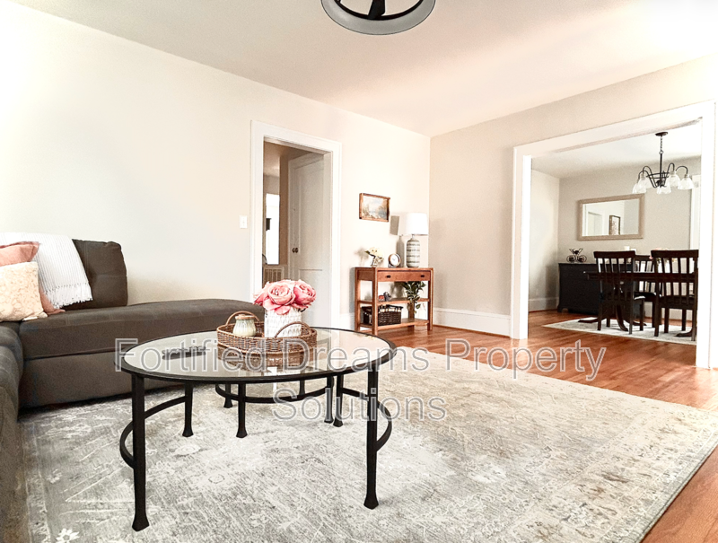 2240 Queen St - Photo 4 of 27