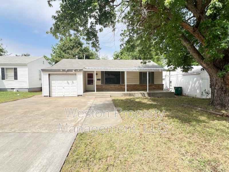 2477 Nw 40th St - Photo 2 of 7