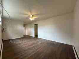 featured image of 609 W 14th St