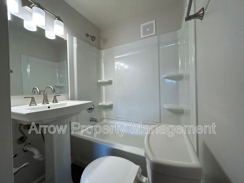 609 W 14th St - Photo 6 of 7
