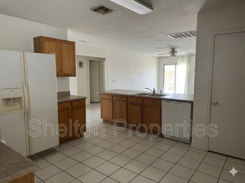7391 W Solano Dr N - Photo 3 of 16