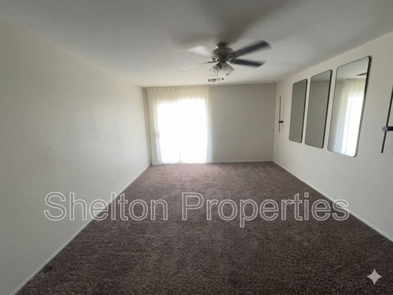7391 W Solano Dr N - Photo 4 of 16