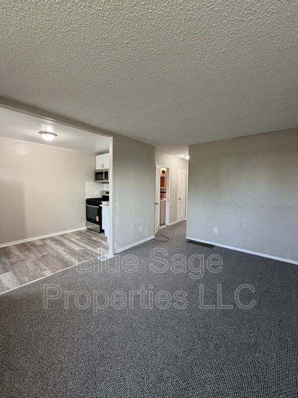 1037 Laurel Rd - Photo 2 of 22