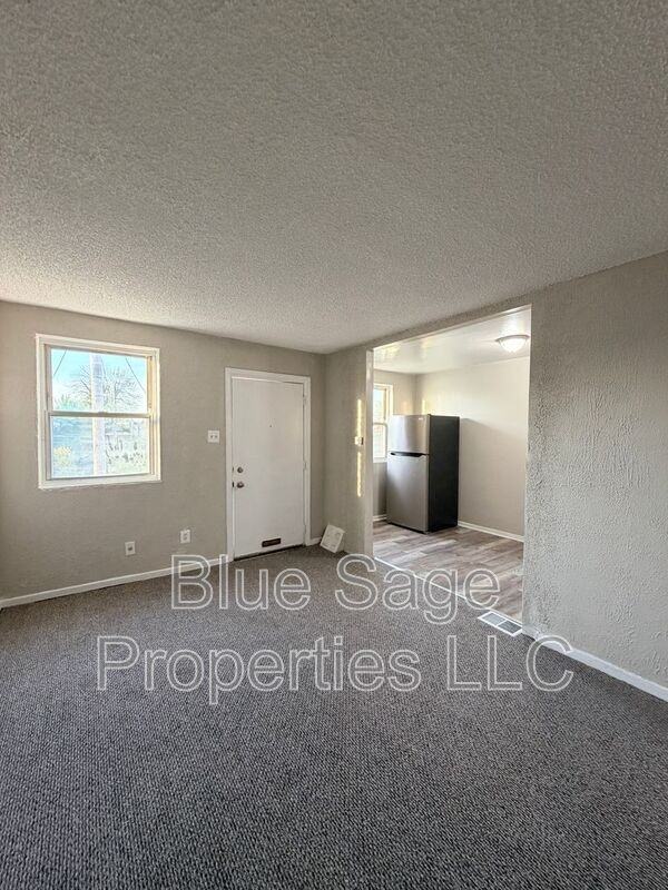 1037 Laurel Rd - Photo 3 of 22