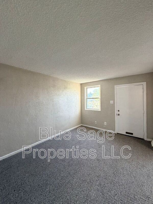 1037 Laurel Rd - Photo 4 of 22