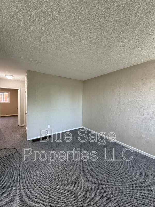 1037 Laurel Rd - Photo 5 of 22