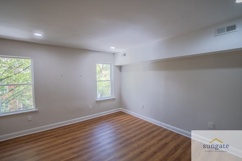 1276 Riverside Ave - Photo 3 of 27