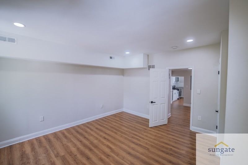1276 Riverside Ave - Photo 4 of 27