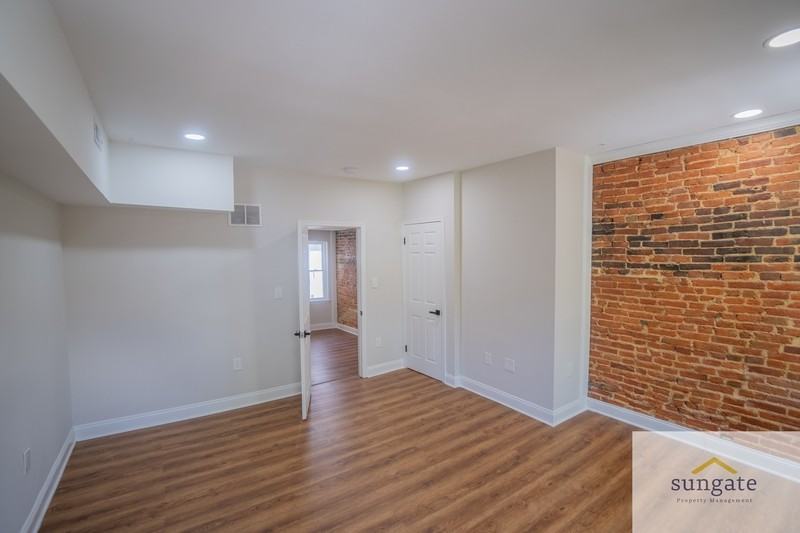 1276 Riverside Ave - Photo 5 of 27