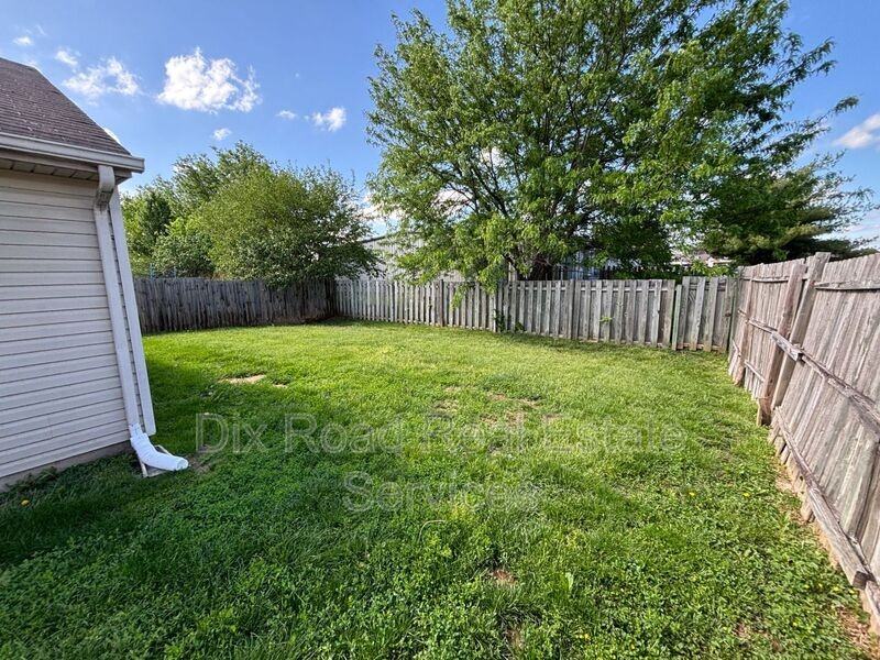 954 Hathaway Dr - Photo 3 of 25