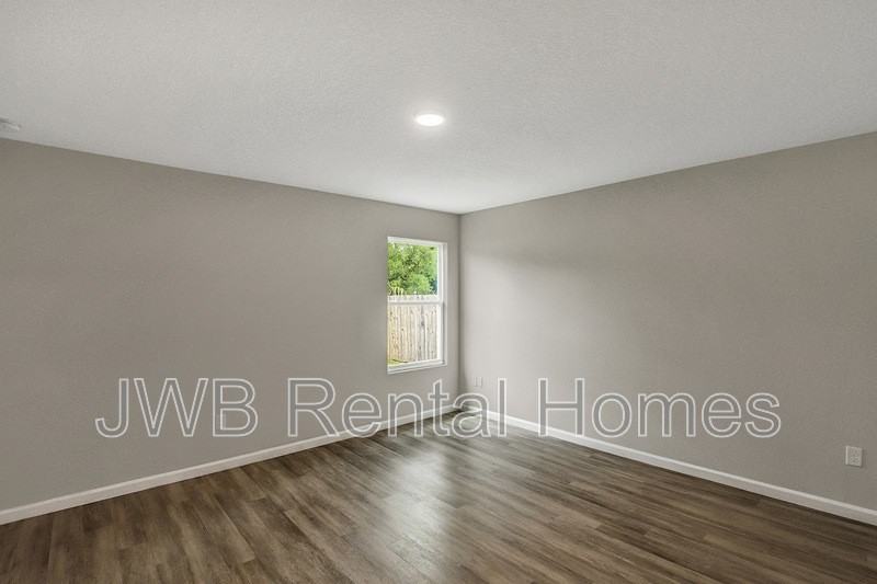 5943 Flicker Ave - Photo 7 of 22