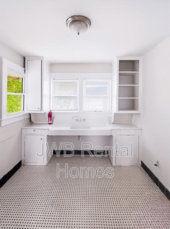 2022 Dellwood Ave #4 - Photo 6 of 23