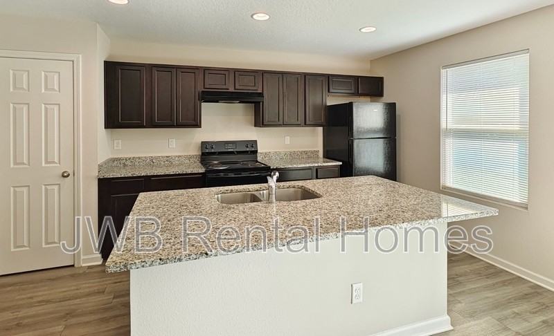 1339 Neva St - Photo 2 of 14