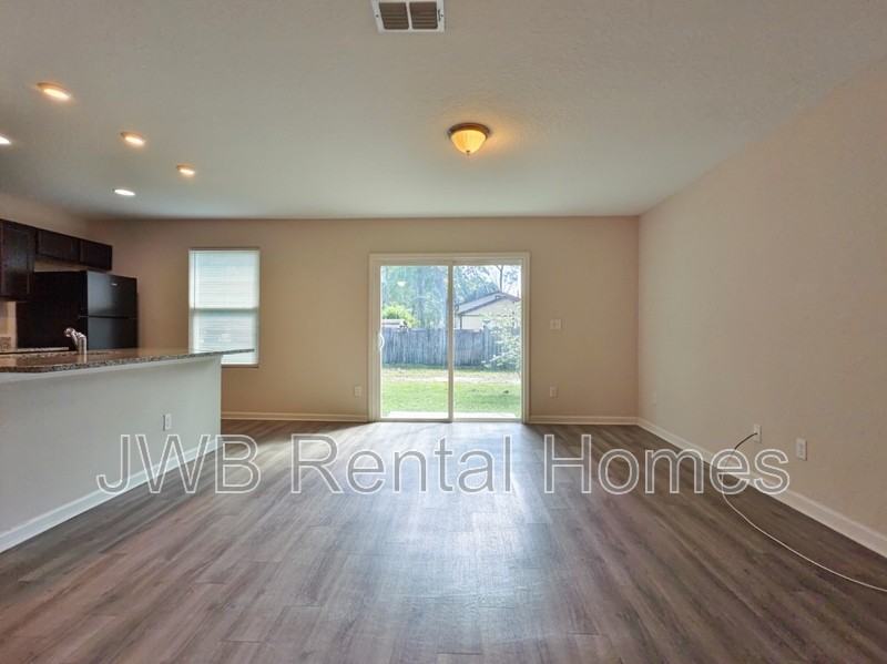 1339 Neva St - Photo 6 of 14