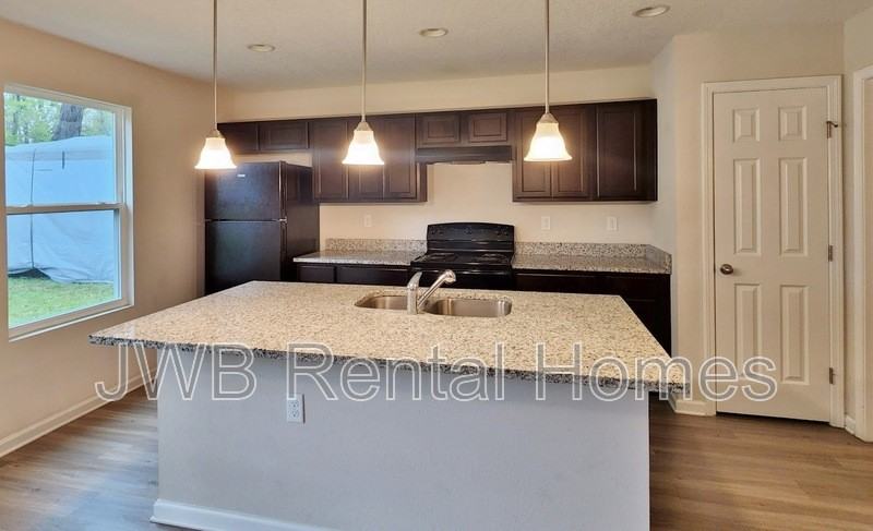 6161 Park St - Photo 2 of 14