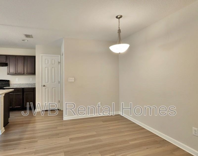 6161 Park St - Photo 4 of 14